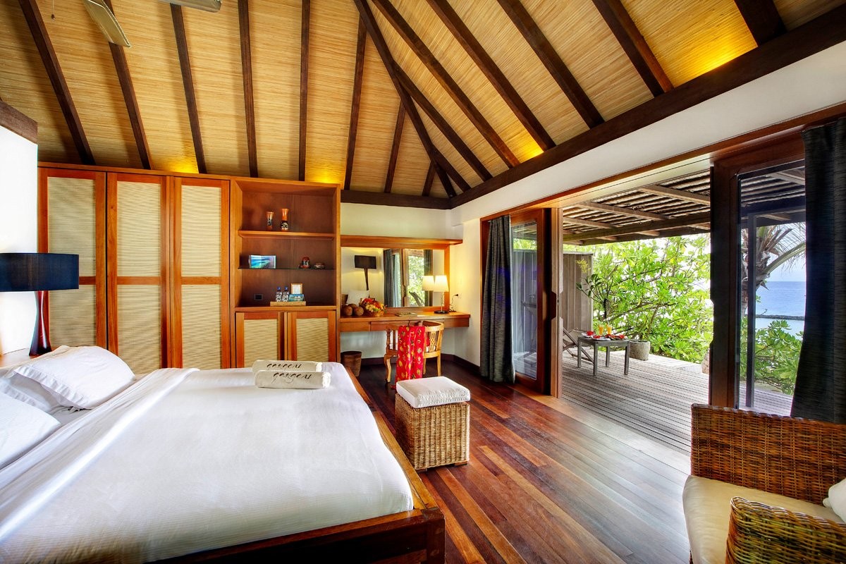 maldive-gangehi-beach-bungalow-camere.jpg