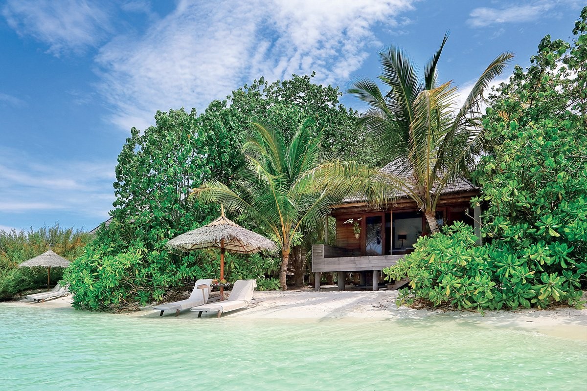 maldive-gangehi-beach-bungalow.jpg