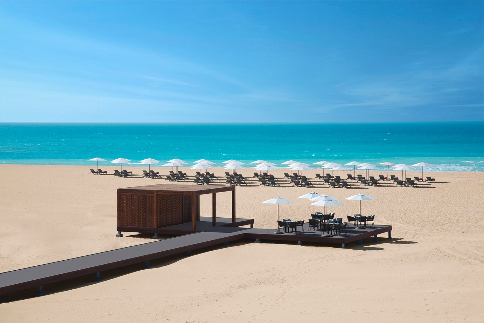 abu-dhabi-saadiyat-rotana-resort-villas-spiaggia-mare.jpg