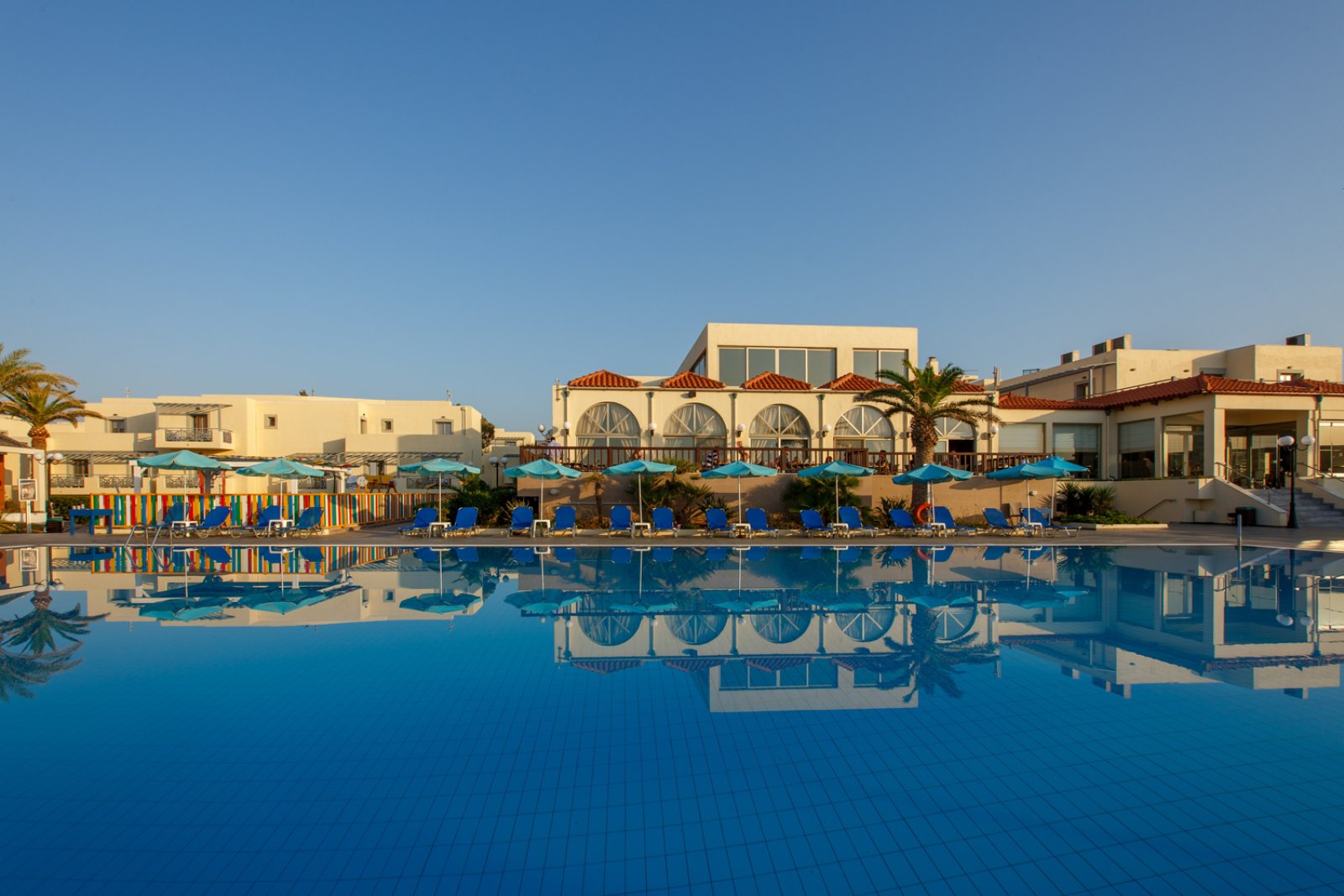 creta-europa-beach-piscina-1.jpg