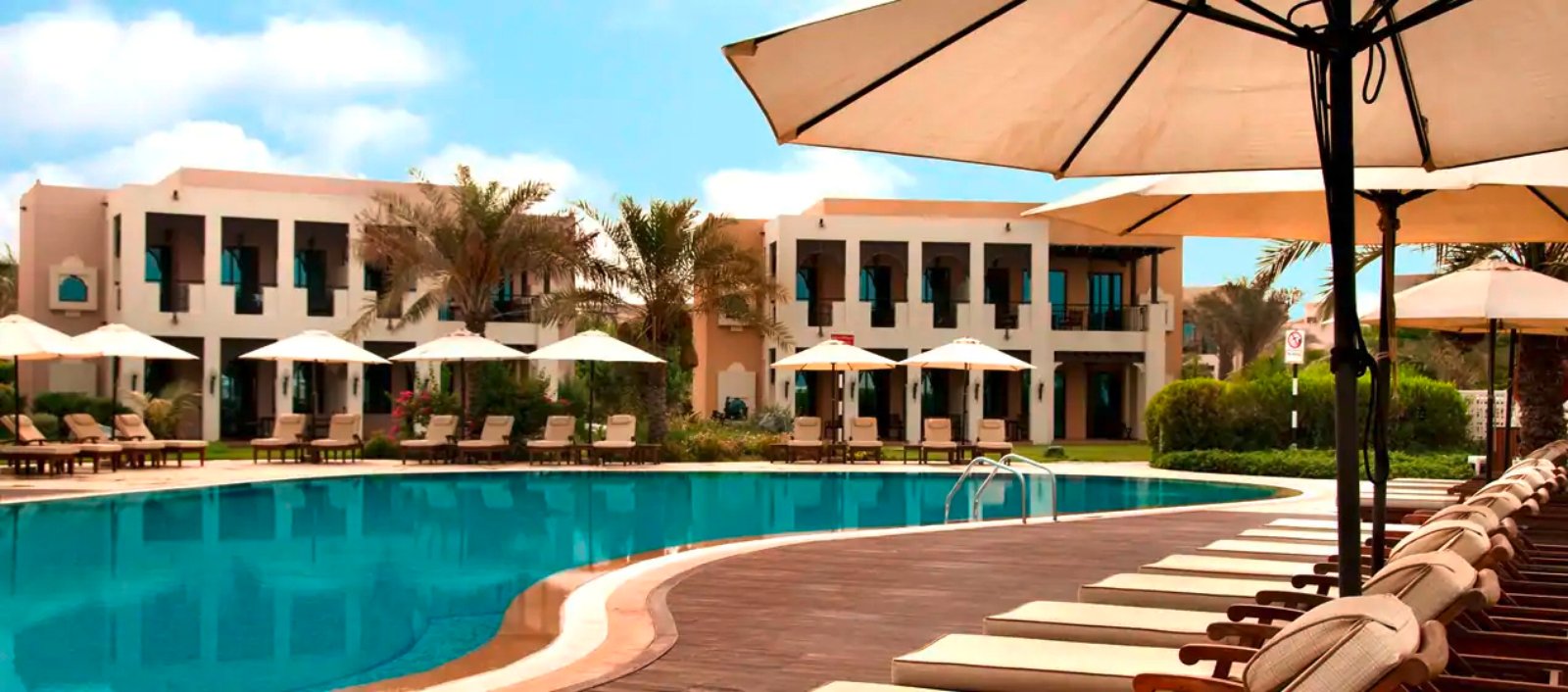 dubai-hilton-ras-el-khaimah-villette-piscina.jpg