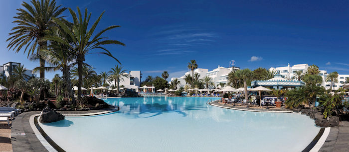 lanzarote-seasidelosjameos-piscina.jpg