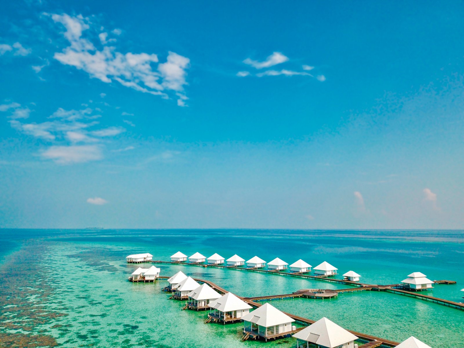 maldive-athuruga-spiaggia-overwater.jpg