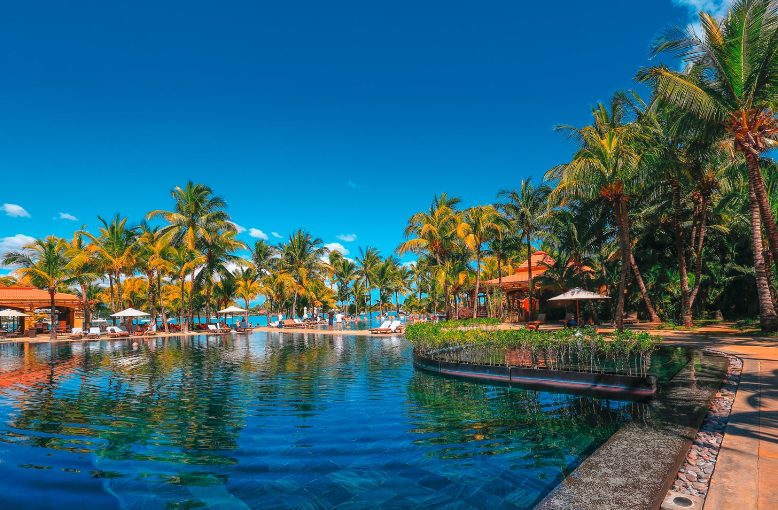 mauritius-mauricia-beachcomber-piscina.jpg