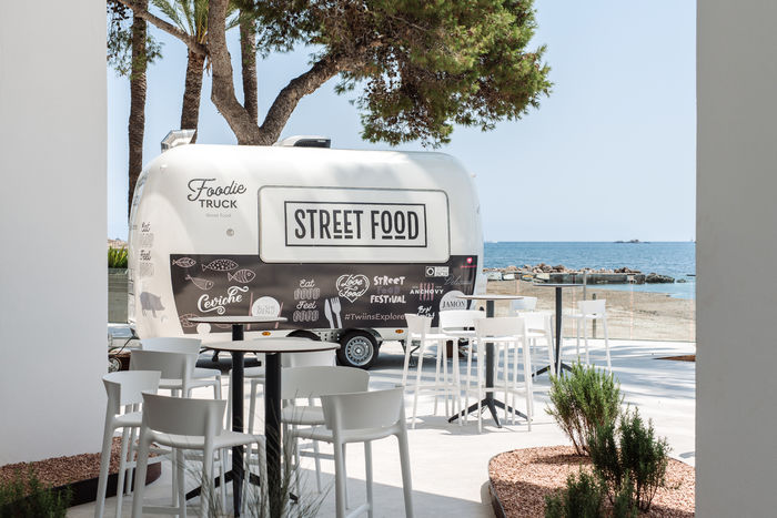 the-ibiza-twiins-food-truck.jpg